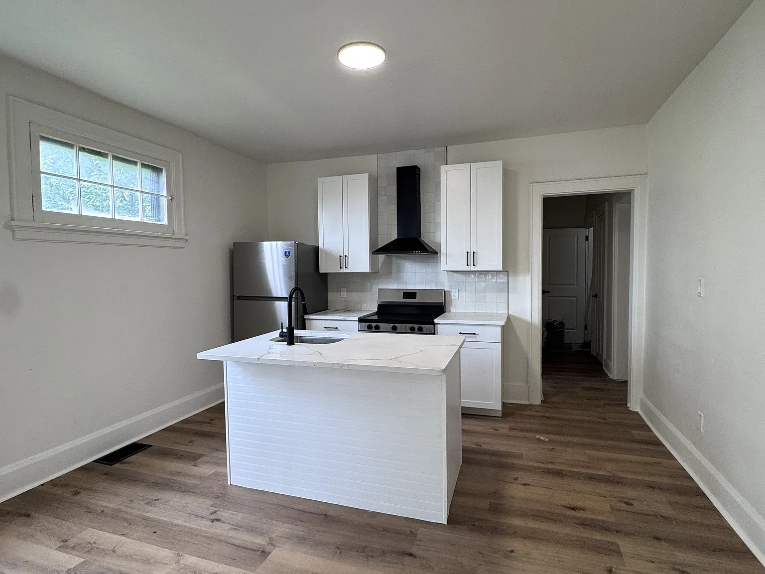 541 Considine Ave — Photo 4