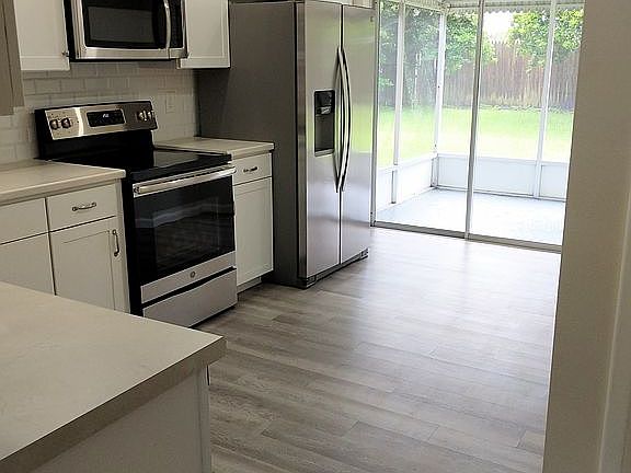 2nd image of 1095 Loch Haven Dr S