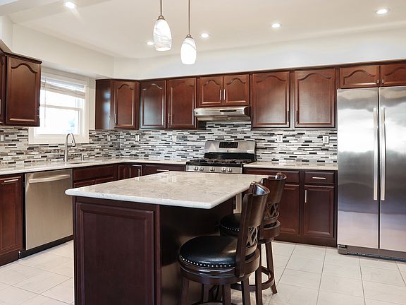 2nd image of 20 Pepperridge Rd