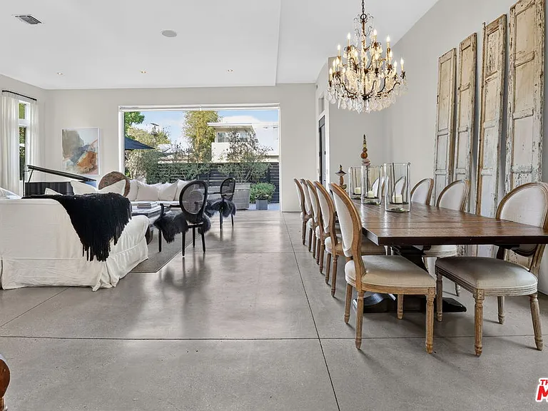 2425 Clement Ave — Photo 9