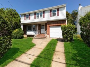 17 Locust St, Greenvale, NY 11548