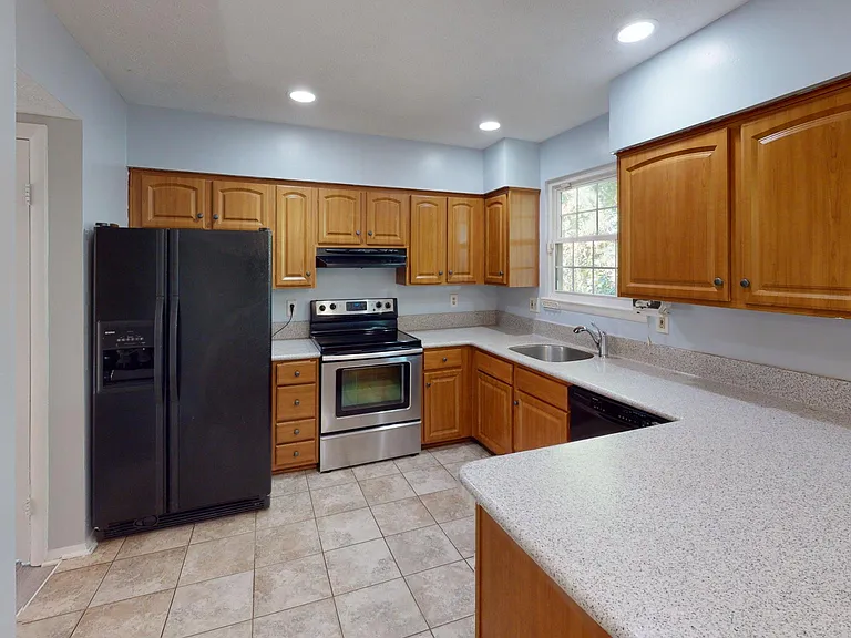 30 Samantha Ct — Photo 5