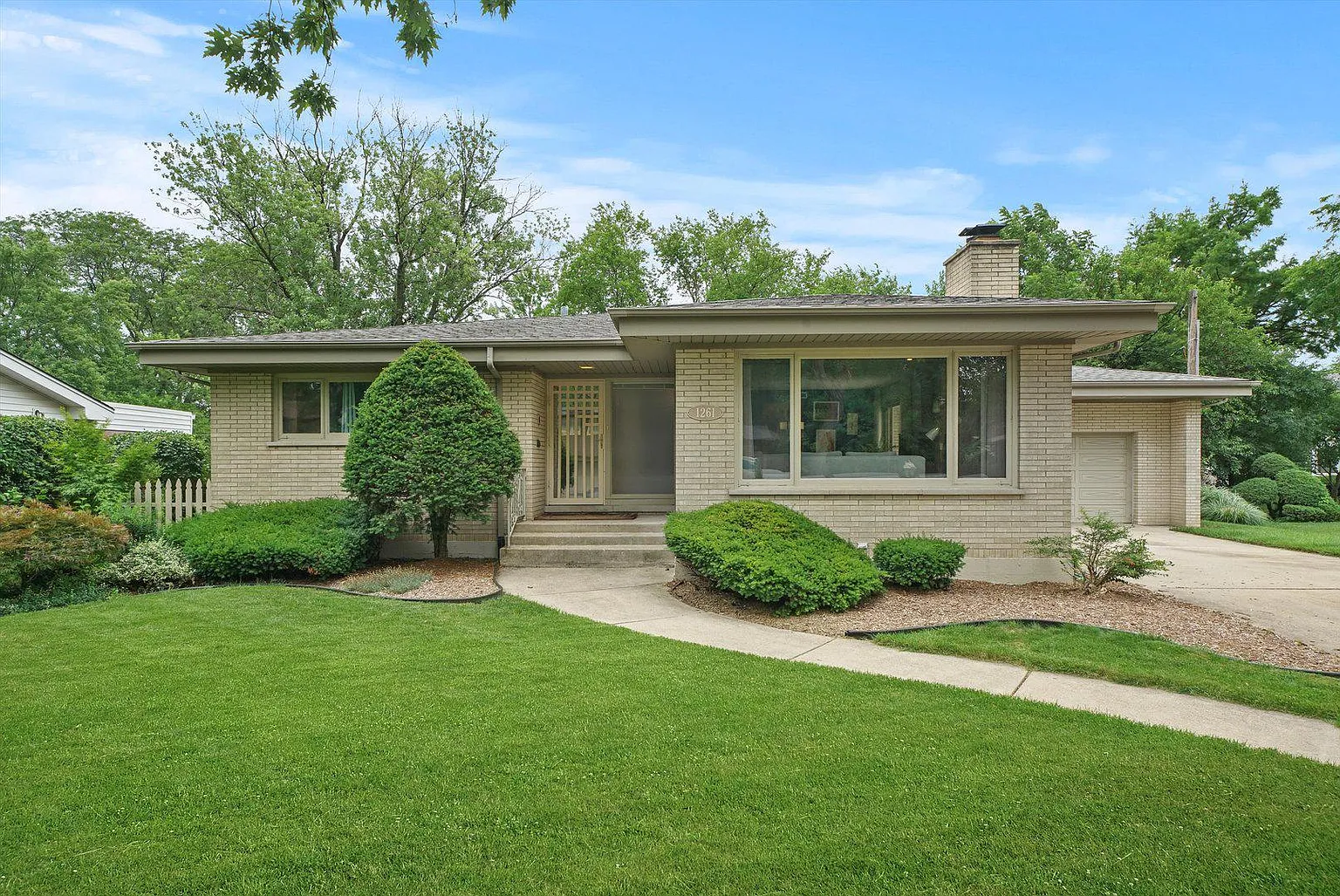 1261 Berry Ln photo 1