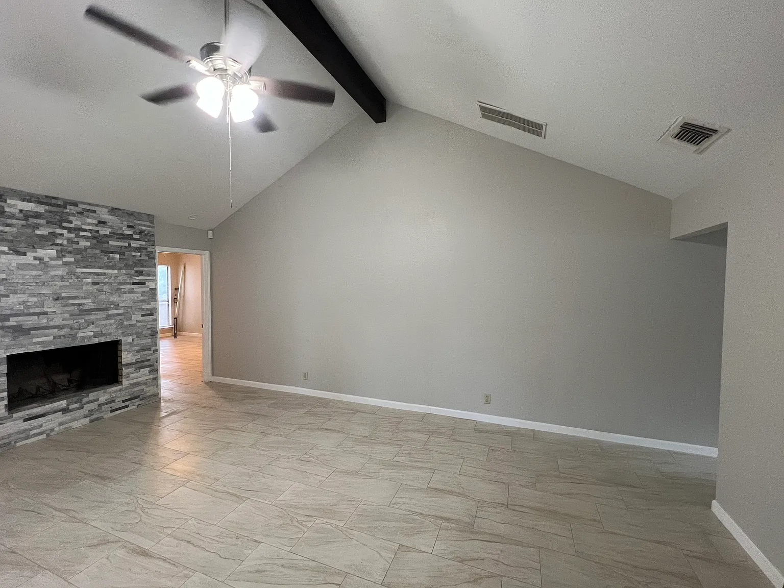 3 bed, 2017 sqft, $2,000 — Photo 2