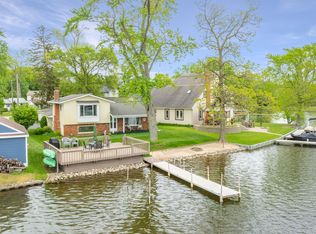 8878 Arlington Rd, White Lake, MI 48386