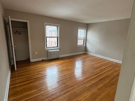 3rd image of 92 Walraven Dr