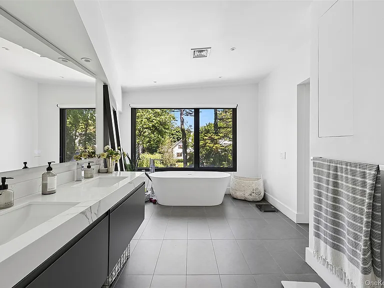 112 Huntington Rd — Photo 14