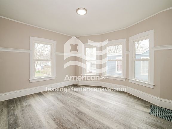 1762043_004_dining_room_13684669.jpg
