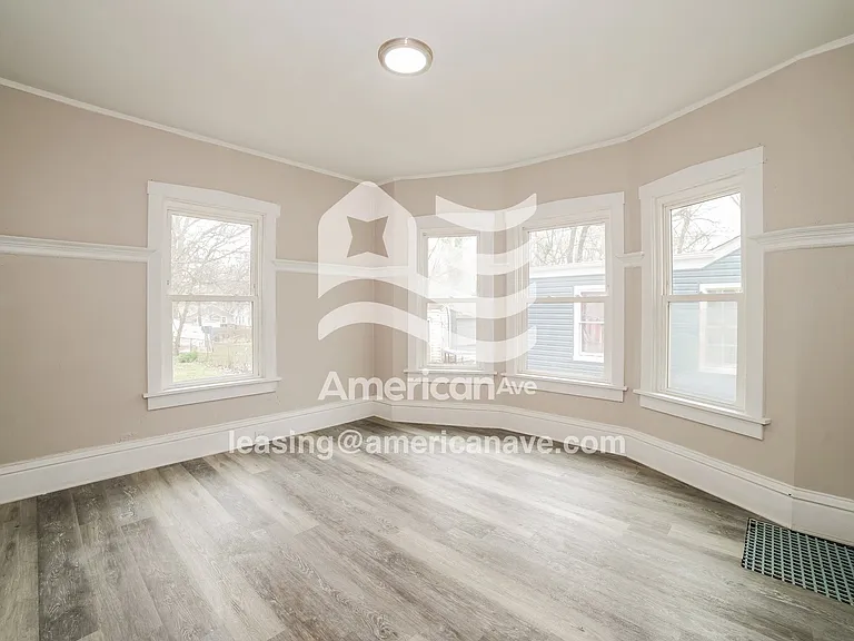 1762043_004_dining_room_13684669.jpg