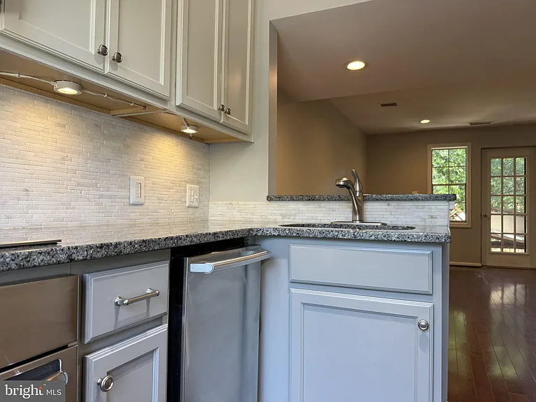 1407 E Abingdon Dr #4 — Photo 9