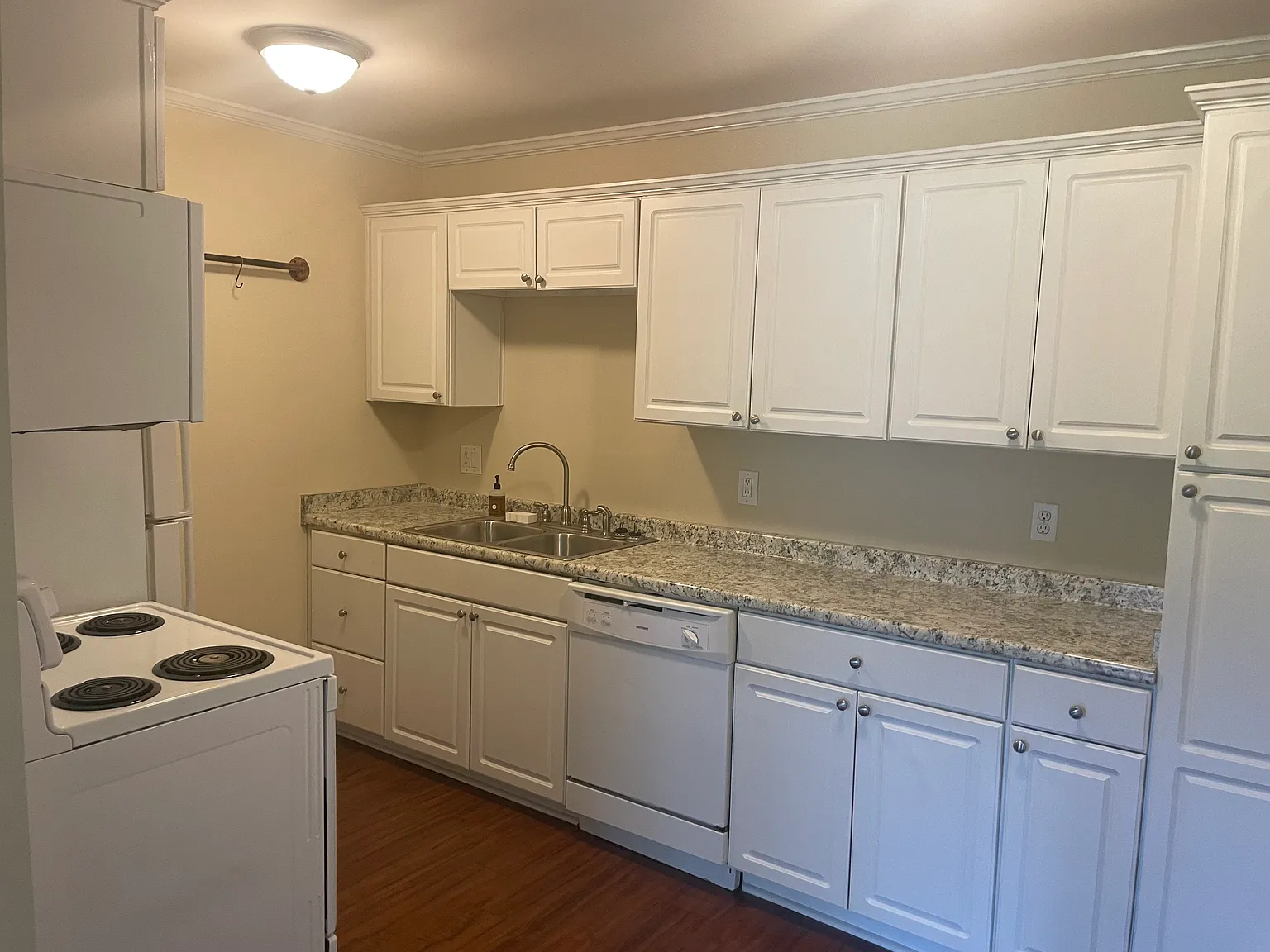 1 bed, 600 sqft, $1,150 — Photo 3