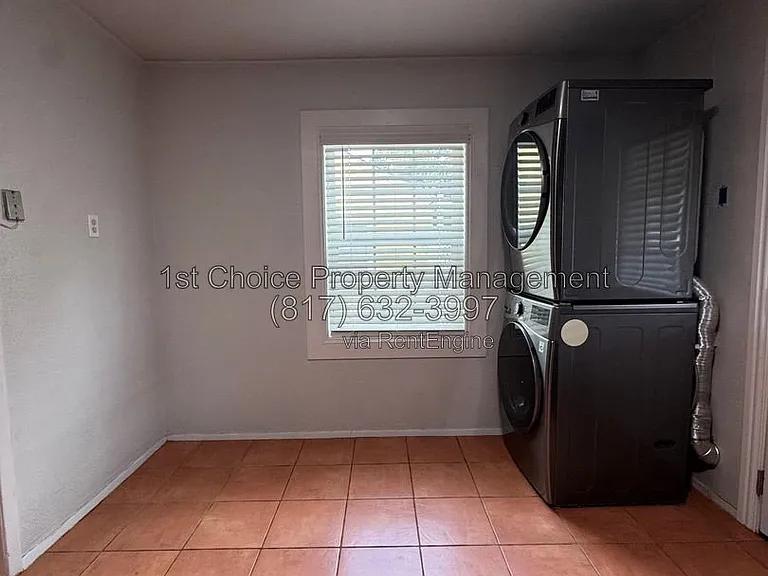 3241 Sandage Ave — Photo 6