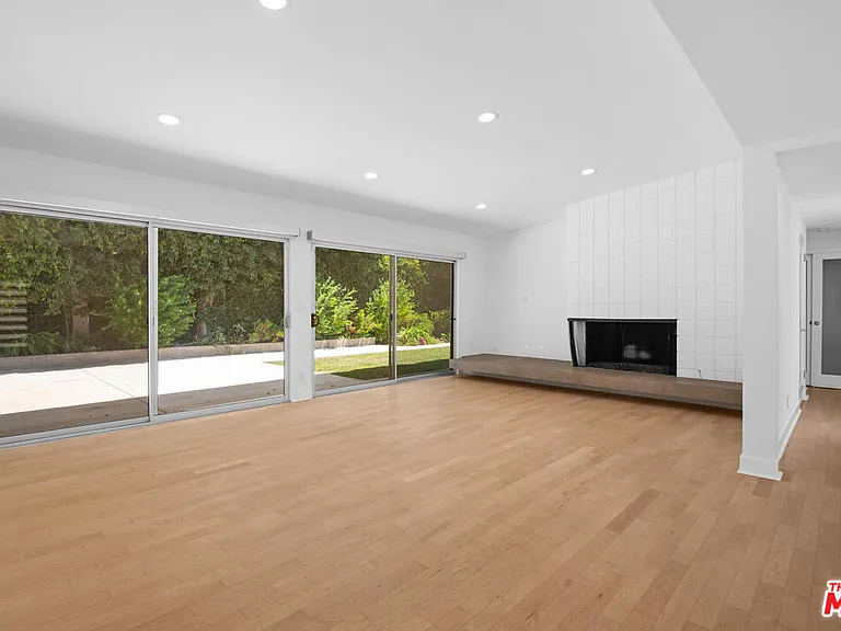 11770 Chenault St — Photo 4