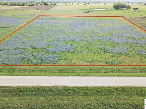 2753 County Road 208, Hallettsville, TX 77964