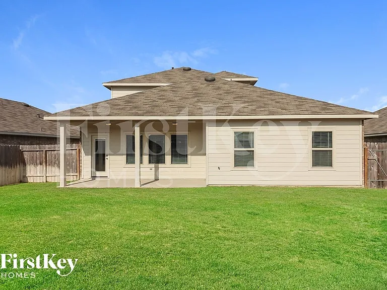 4407 Follina Trl — Photo 15