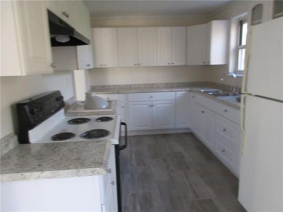 3rd image of 433 22nd Ave NE