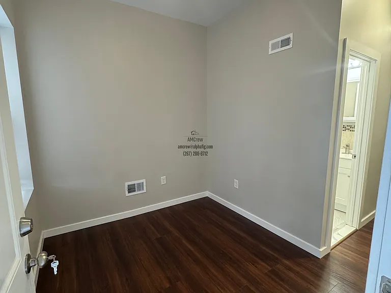 1933 E Huntingdon St — Photo 2