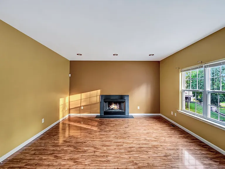 115 Daffodil Dr — Photo 12