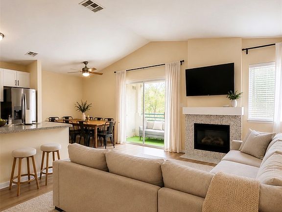 2nd image of 7905 Lago Vista Ln Unit 201