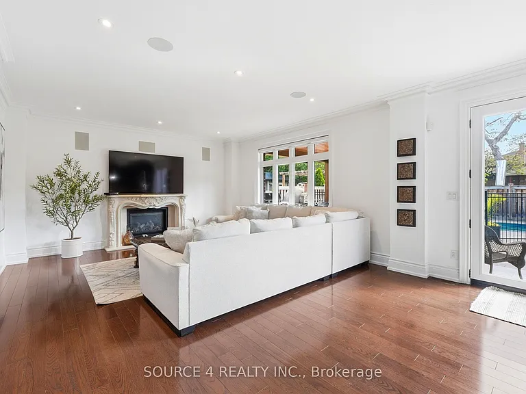 39 Amesbury Dr — Photo 16