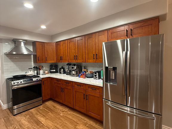 Samsung Air-Fry Over with 5 Burners and Z-Line Range Hood