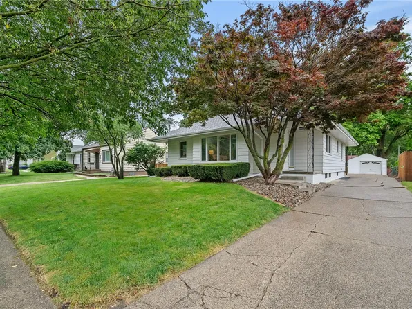 2212 51st St, Des Moines, IA 50310