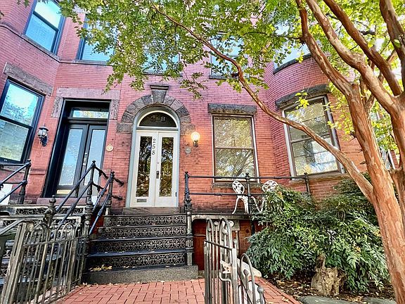 3rd image of 258 8th St SE