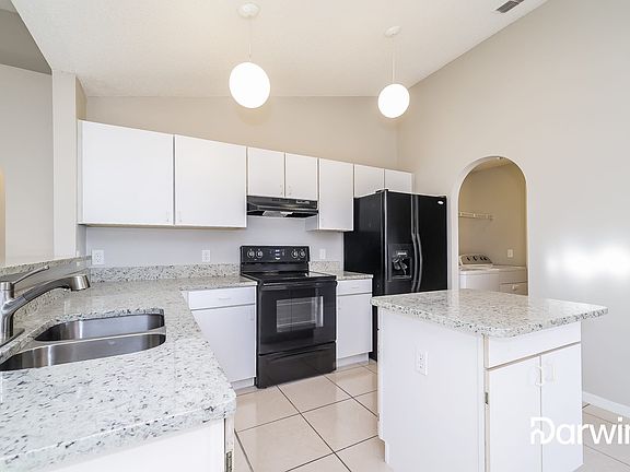5th image of 611 Basingstoke Ct