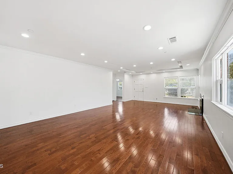 3302 Community Ave — Photo 5