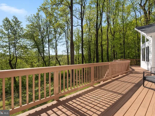 2668 High Top Rd, Linden, VA 22642