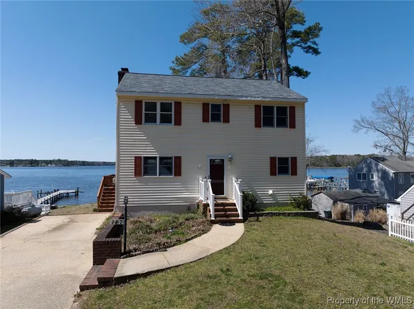 147 Beach Dr, Hartfield, VA 23071