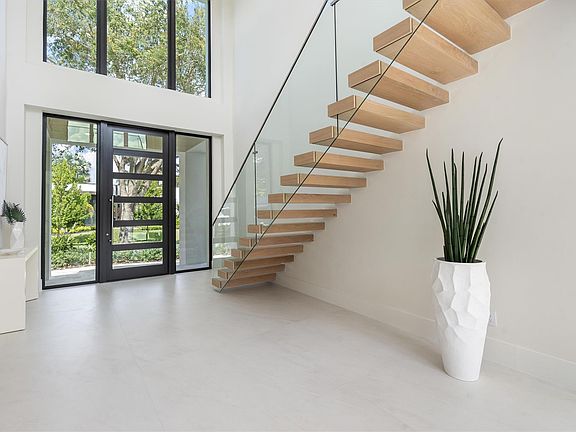 5th image of 2732 NE 29th Court