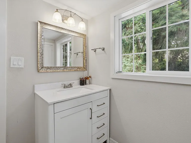 upstairs full bathroom