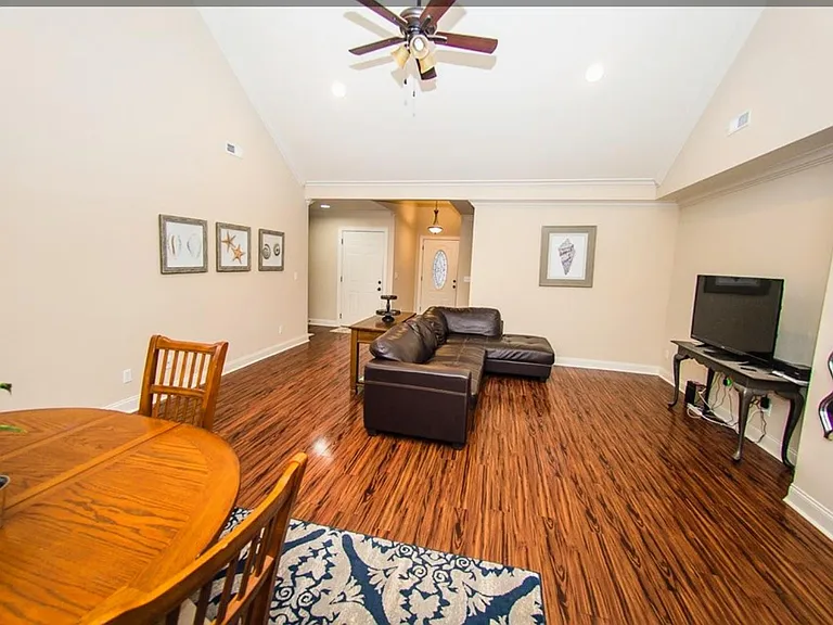 101 Windsor Dr — Photo 5