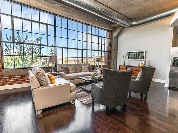 4th image of 4100 Forest Park Ave #305