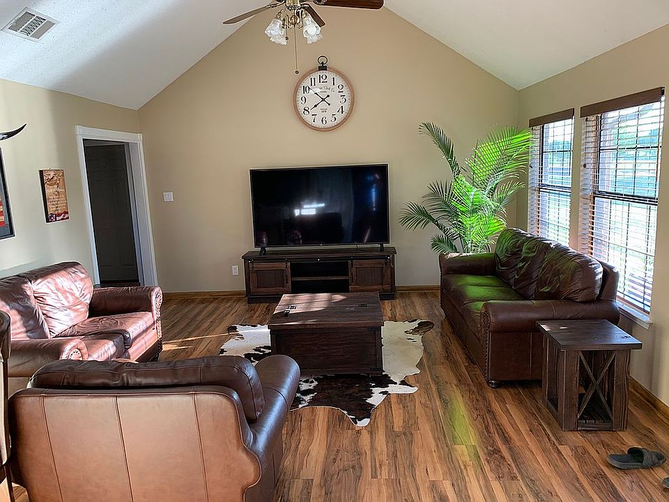 1st image of 142 Pioneer Ct