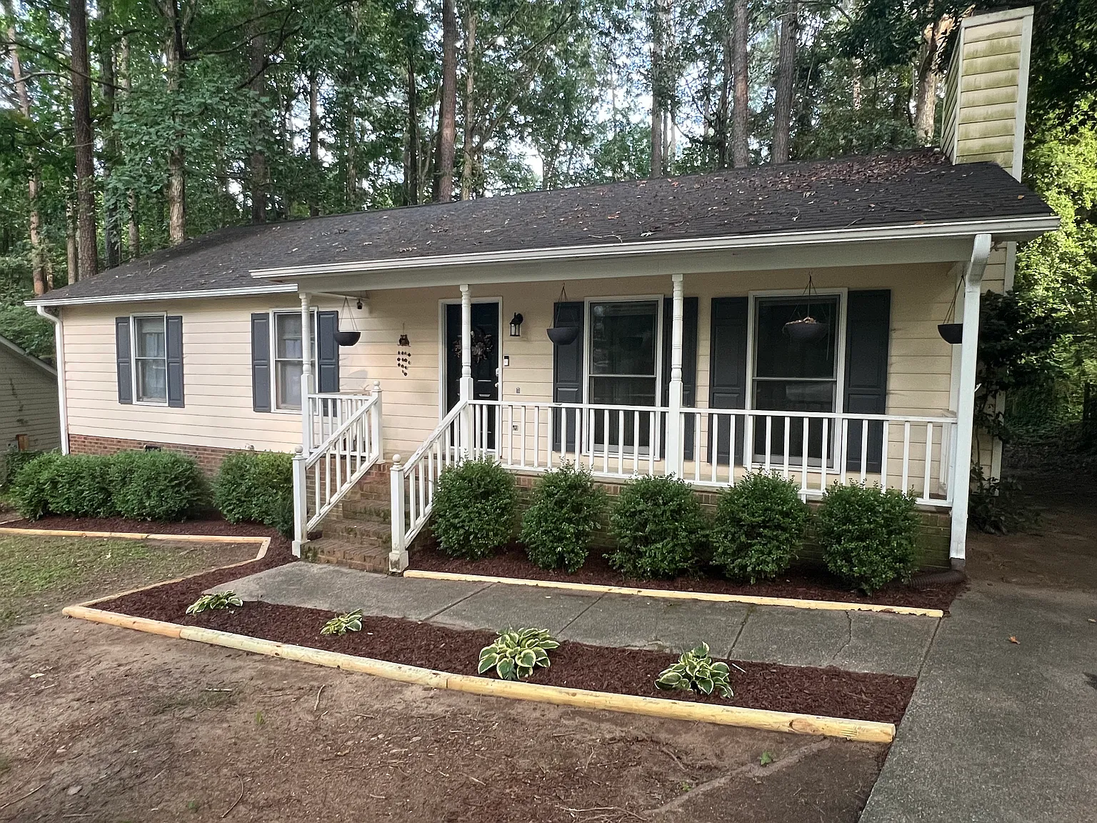 3 bed, 1330 sqft, $2,300 — Photo 1