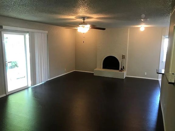 3rd image of 1702 Wellington Ct