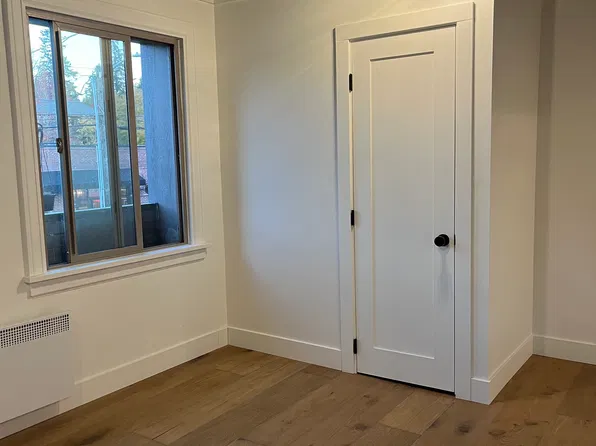 133 Winslow Way E APT 4, Bainbridge Island, WA 98110