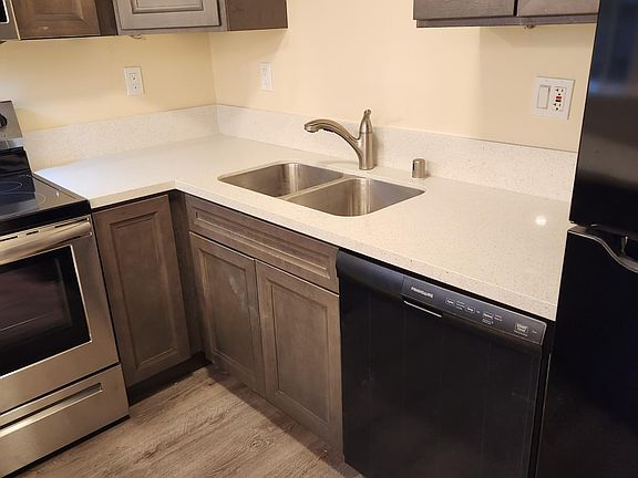 5th image of 800 N Mollison Ave
