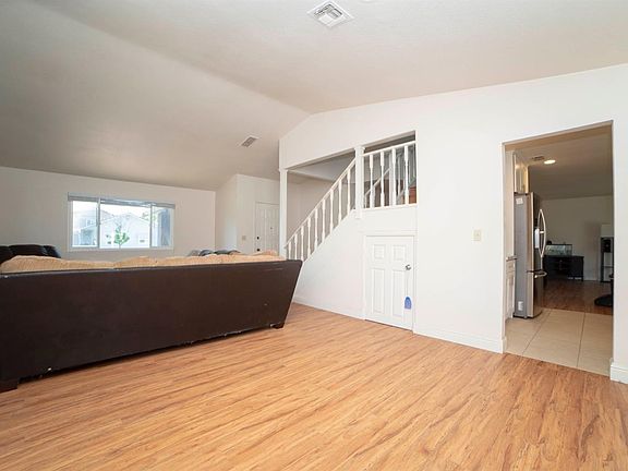 3rd image of 8185 Hemingway Dr