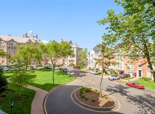 102-23 E Shearwater Ct, Jersey City, NJ 07305