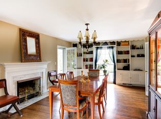 2S727 Arboretum Rd, Glen Ellyn, IL 60137