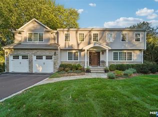 46 Van Blarcom Ln, Wyckoff, NJ 07481