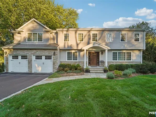 46 Van Blarcom Ln, Wyckoff, NJ 07481