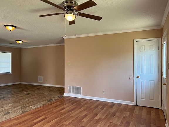 4th image of 4230 Fairwood Dr