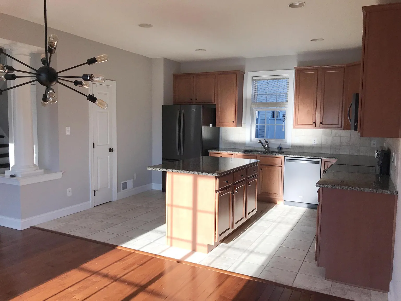 3 bed, 3.5 bath, 2000 sqft, $2,600 — Photo 3