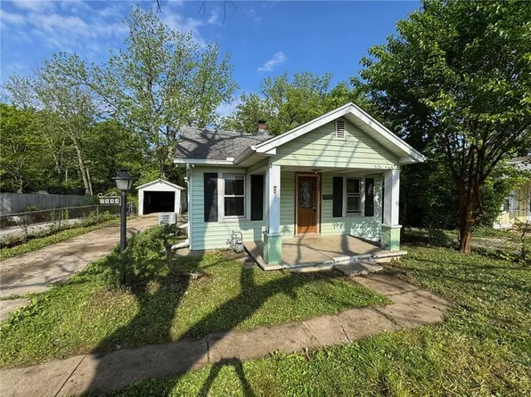 2544 S Overton Ave, Independence, MO 64052