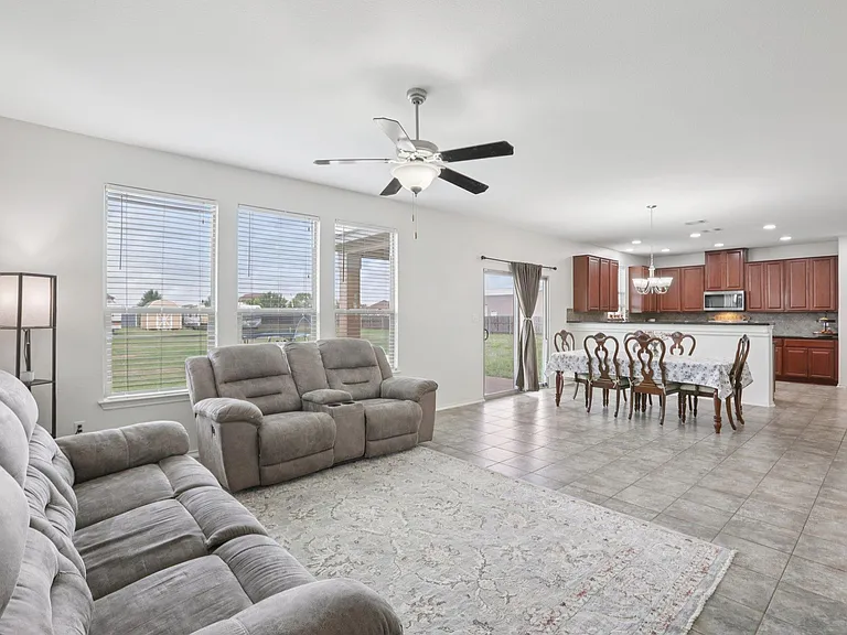 132 Brittany Ln — Photo 8