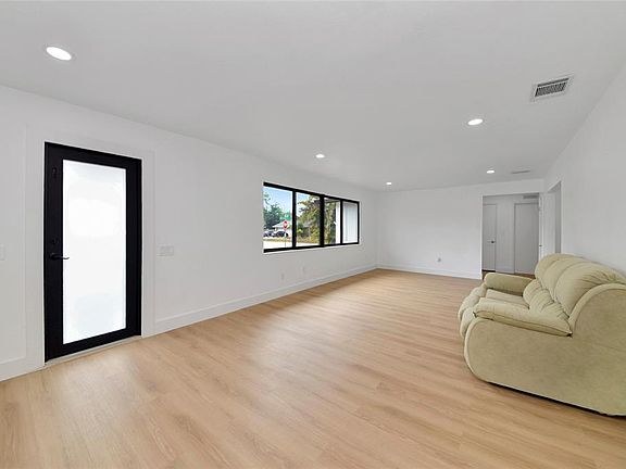 3rd image of 2239 Worrington St